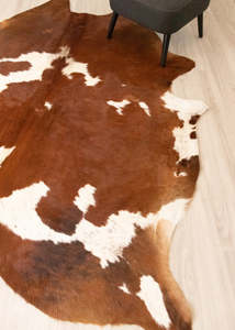 Cowhide Rugs Nz: Exotic Tricolor Cowhide Rug (Size: 250 X 200 CM) CHR2214