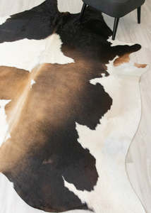 (Rare) Metallic/Rustic Cowhide Rug (Size: 250 X 200 CM) CHR2207