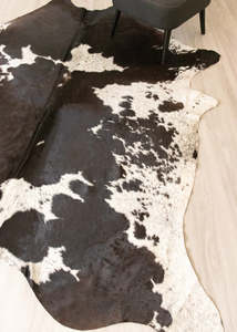 Black White Cowhide Rugs: Black And White Cowhide Rug (Size: 260 X 210 CM) CHR2254
