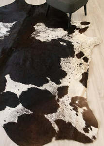 Black And White Cowhide Rug (Size: 260 X 240 CM) CHR2156