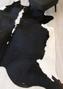 Black White Cowhide Rugs: Hereford Black And White Cowhide Rug (Size: 210 x 200 CM) CHR2063