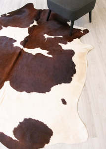 Brown White Cowhide Rugs: Brown And White Cowhide Rug (Size: 240 X 180 CM) CHR2163