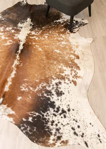 Tri Color Cowhide Rugs: (Rare) Salt Pepper Tri-Color Cowhide Rug (Size: 230 X 210 CM) CHR2242