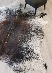 Tri Color Cowhide Rugs: Salt Pepper Tri-Color Cowhide Rug (Size: 260 X 190 CM) CHR2125