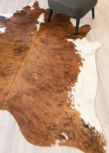 White Spine Belly Brindle Cowhide Rugs: Medium White Spine Belly Brindle Cowhide Rug (Size: 240 X 200 CM) CHR2150