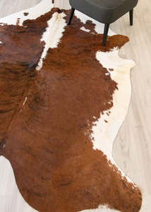 White Spine Belly Brindle Cowhide Rugs: Medium White Spine Belly Brindle Cowhide Rug (Size: 230 X 200 CM) CHR2149