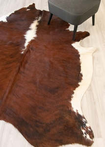 White Spine Belly Brindle Cowhide Rugs: Dark White Spine Belly Brindle Cowhide Rug (Size: 230 X 200 CM) CHR2148