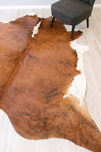White Spine Belly Brindle Cowhide Rugs: Medium White Spine Belly Brindle Cowhide Rug (Size: 250 X 220 CM) CHR2081