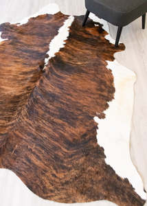 White Spine Belly Brindle Cowhide Rugs: Dark White Spine Belly Brindle Cowhide Rug (Size: 220 X 200 CM) CHR2080