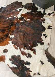 Cowhide Rugs Nz: Exotic Tricolor Cowhide Rug (Size: 230 X 210 CM) CHR2327