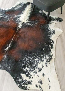 Cowhide Rugs Nz: Salt Pepper Tri-Color Cowhide Rug (Size: 220 X 200 CM) CHR2321