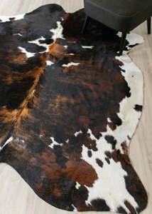 Cowhide Rugs Nz: Exotic Tricolor Cowhide Rug (Size: 230 X 200 CM) CHR2318