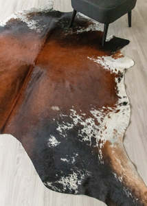 Cowhide Rugs Nz: Salt Pepper Tri-Color Cowhide Rug (Size: 250 X 210 CM) CHR2307