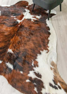 Cowhide Rugs Nz: Exotic Tricolor Cowhide Rug (Size: 230 X 200 CM) CHR2019
