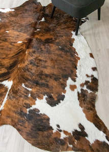 Cowhide Rugs Nz: Exotic Tricolor Cowhide Rug (Size: 230 X 200 CM) CHR2016