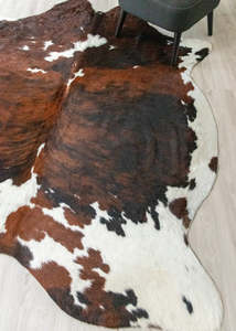 Cowhide Rugs Nz: Exotic Tricolor Cowhide Rug (Size: 250 X 200 CM) CHR2015