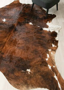 Cowhide Rugs Nz: Exotic Tricolor Cowhide Rug (Size: 250 X 220 CM) CHR2527