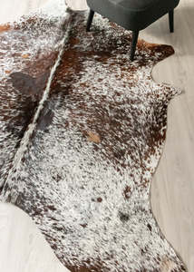 Tri Color Cowhide Rugs: Salt Pepper Tri-Color Cowhide Rug (Size: 230 X 200 CM) CHR2453