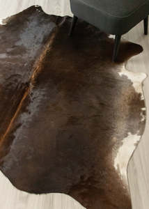 Metallic Rustic Cowhide Rugs: (Rare) Metallic/Rustic Cowhide Rug (Size: 200 X 170 CM) CHR2520
