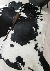 Black And White Cowhide Rug (Size: 250 X 210 CM) CHR2646