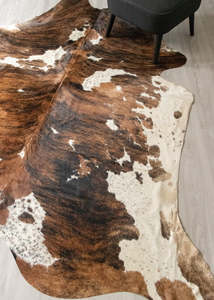 Cowhide Rugs Nz: Exotic Tricolor Cowhide Rug (Size: 260 X 220 CM) CHR2645