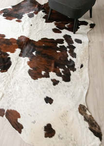 Exotic Tricolor Cowhide Rug (Size: 240 X 220 CM) CHR2644