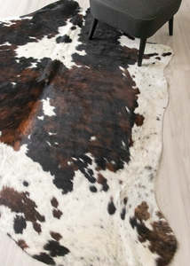 Cowhide Rugs Nz: Exotic Tricolor Cowhide Rug (Size: 240 X 200 CM) CHR2642