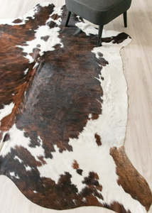Cowhide Rugs Nz: Exotic Tricolor Cowhide Rug (Size: 250 X 220 CM) CHR2633