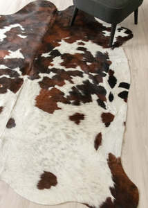 Cowhide Rugs Nz: Exotic Tricolor Cowhide Rug (Size: 230 X 200 CM) CHR2631