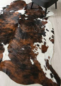 Cowhide Rugs Nz: Exotic Tricolor Cowhide Rug (Size: 230 X 200 CM) CHR2629