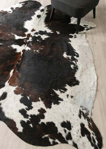 Cowhide Rugs Nz: Exotic Tricolor Cowhide Rug (Size: 240 X 210 CM) CHR2628