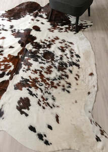 Cowhide Rugs Nz: Exotic Tricolor Cowhide Rug (Size: 250 X 220 CM) CHR2627