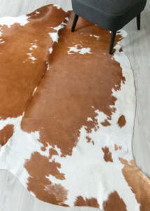 Brown White Cowhide Rugs: Brown And White Cowhide Rug (Size: 220 X 210 CM) CHR2615