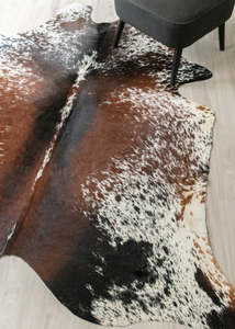 Tri Color Cowhide Rugs: (Rare) Salt Pepper Tri-Color Cowhide Rug (Size: 220 X 210 CM) CHR2624