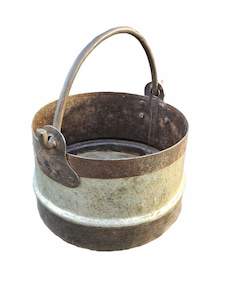 Garden And Outdoors: VINTAGE IRON PAN