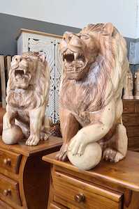 CARVED WOODEN LION STATUE