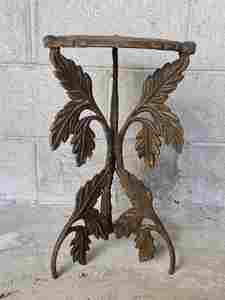 Cast Iron: Cast iron Leaf stand