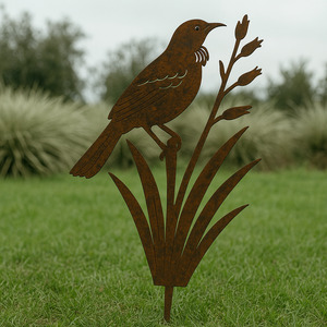 Tūī on Harakeke