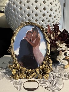 Products: Photo Frame Gold Oval Sachii