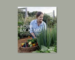 The Edible Backyard: A Practical Guide to Growing Organic Fruit & Vegetables&hellip;