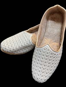 Footwear: Pure Leather based very soft cushioned Men’s Punjabi Jutti