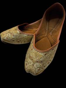 Footwear: Pure leather very soft cushioned based embroidery work Beautiful Punjabi Jutti