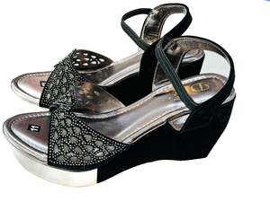 Crystal & Jerkan stone black velvet lite wedge