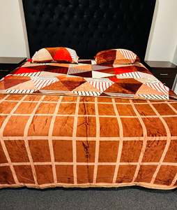 Bed Sheets With Duvet Cover: Beautiful Print Very Soft & Warm Fleno Bed Sheet With 2 Pillow Covers And Duvet Cover Of Reversible Design