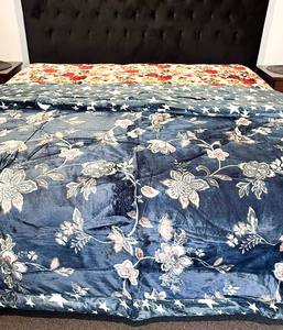 Quilts: Beautiful Design 220 X 230 Cm Heavy Weight Quilt With Microfibre Filling (Super King Size Bed)
