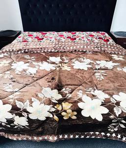 Quilts: Beautiful Floral Design 220 X 230 Cm Heavy Weight Quilt With Microfibre Filling (Super King Size Bed)
