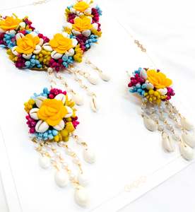 Beautiful Floral jewellery for Haldi/Mehndi (Necklace, earrings,Matha Patti , ha&hellip;
