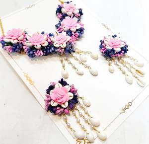 Floral Jewellery: Beautiful Floral jewellery for Haldi/Mehndi (Necklace, earrings,Matha Patti , hand accessories)