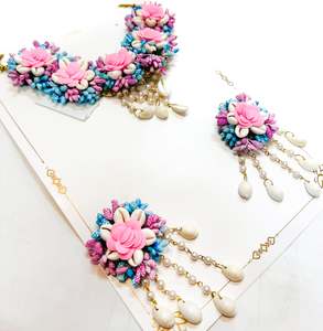 Floral Jewellery: Beautiful Floral jewellery for Haldi/Mehndi (Necklace, earrings,Matha Patti , hand accessories)