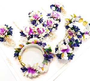 Beautiful Floral jewellery for Haldi/Mehndi (Necklace, earrings, 2 kade ,tikka, &hellip;
